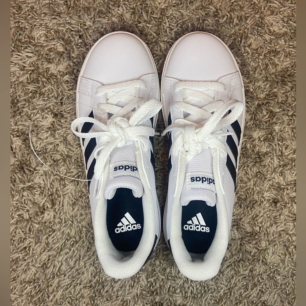 Kid shoes kid sneakers New Adidas Never Worn Size 2 1/2 Kid Shoes NWOT